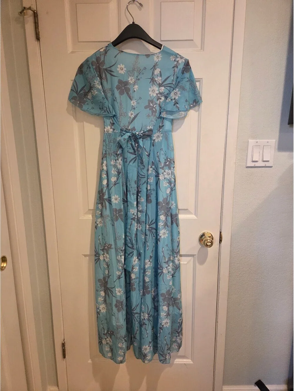 Made With <3 love - Women's Blue Floral Midi Dress Size M